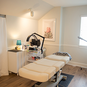 spa room with table and various supplies